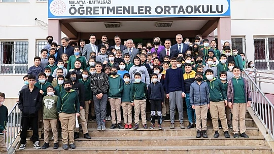 Öğrencilerin Coşkulu Gösterisi Başkan Güder'i Duygulandırdı