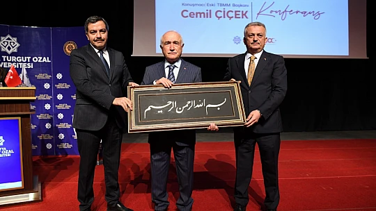 Malatya Turgut Özal Üniversitesinde 'Turgut Özallı Yıllar' Konferansı Düzenlendi