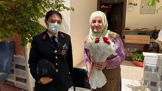 Jandarma Şehit Annelerini Unutmadı
