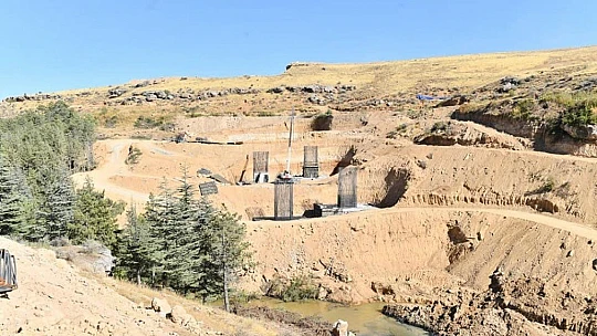 Milletvekili Tüfenkçi İle Belediye Başkanı Çınar, Şahnahan'daki Köprü İnşaatını İnceledi