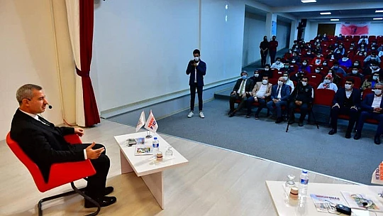 Başkan Çınar, Özel Bir Kolejin 'Kariyer Günleri' Programına Katıldı