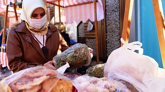Hanımeli Pazarı Yoğun İlgi Görüyor