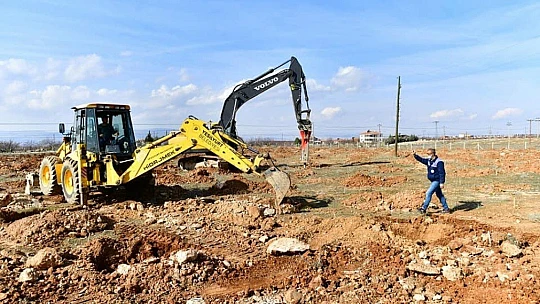 Yeşilyurt Belediyesi, Gündüzbey Ve Fatih Mahallelerine 'Kiraz Ve Vişne Bahçesi' Kuruyor