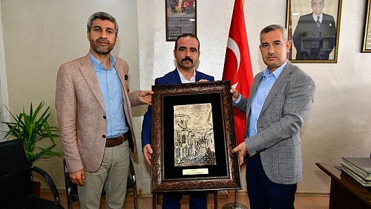 Başkan Çınar, MHP İl Ve İlçe Başkanlığı İle Ülkü Ocakları İl Başkanlığını Ziyaret Etti