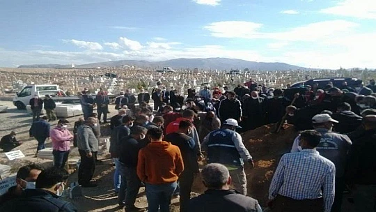 İmam ve Müezzin Aynı Gün Vefat Ettiler