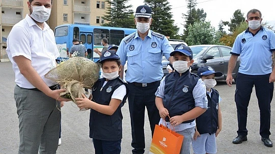 Esnaflar ve Vatandaşlardan Minik Zabıtalara Yoğun İlgi
