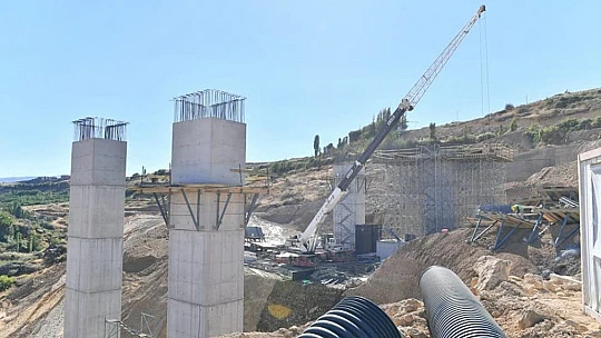 Milletvekili Tüfenkçi İle Belediye Başkanı Çınar, Şahnahan'daki Köprü İnşaatını İnceledi