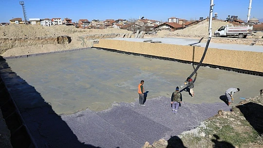 Battalgazi'de Yarı Olimpik Kapalı Yüzme Havuzu İçin İlk Kazma Vuruldu