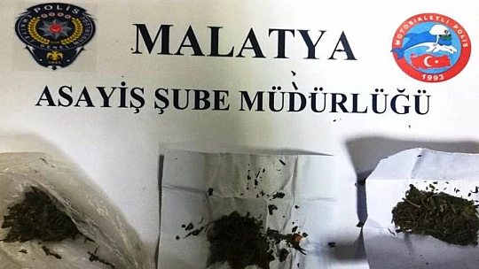 27.10 Gr Kannabinoid, 4.99 Gr Metamfetamin Yakalandı