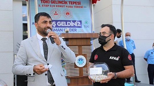 Gelincik Tepesi 678 Konutun Anahtar Teslim Töreni Düzenlendi