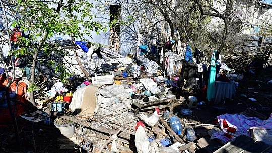 Evde 8 Kamyon Çöp Çıkartıldı