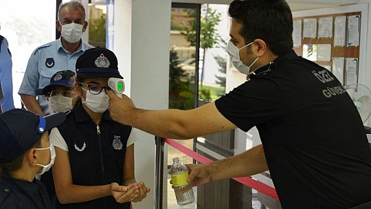 Esnaflar ve Vatandaşlardan Minik Zabıtalara Yoğun İlgi