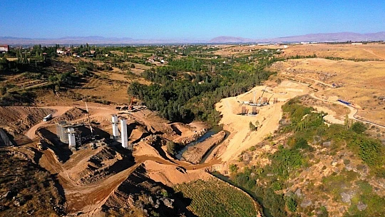 Milletvekili Tüfenkçi İle Belediye Başkanı Çınar, Şahnahan'daki Köprü İnşaatını İnceledi