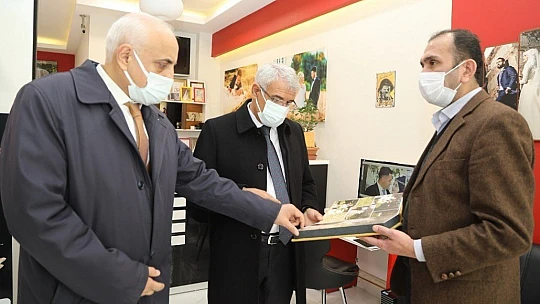 Başkan Güder Fuzuli Caddesi Esnaflarını Gezdi