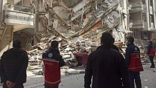 Malatya'da 25 Bina Yıkıldı, 20 Kişi Yaralandı