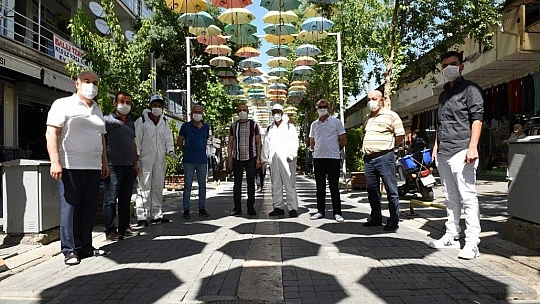 Esnafın Çağrısıyla Şemsiye Sokak'taki İş Yerleri Dezenfekte Edildi