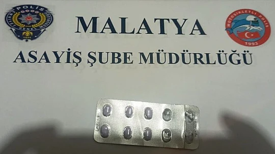 27.10 Gr Kannabinoid, 4.99 Gr Metamfetamin Yakalandı