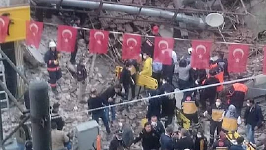 Son Dakika! Malatya'da Bina Çöktü