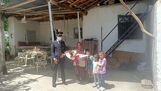 Jandarma Şehit Annelerini Unutmadı