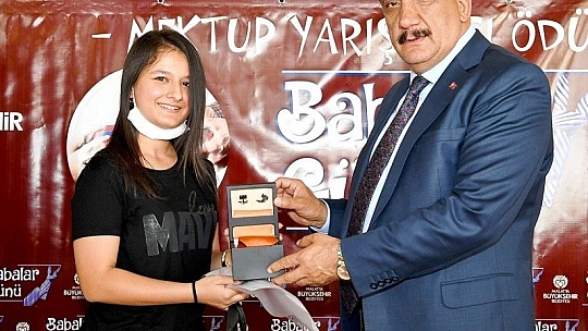 Babalara Mektuplar Duygulandırdı