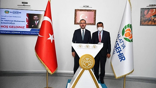 Bakan Kasapoğlu, Büyükşehir Belediyesini Ziyaret Etti