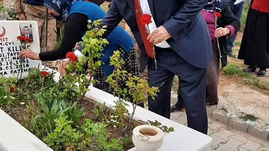 Başkan Gözükara, Şehit Mezarlarına Jandarma Eli Değdi