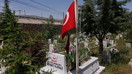 Başkan Gözükara, Şehit Mezarlarına Jandarma Eli Değdi