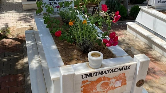 Başkan Gözükara, Şehit Mezarlarına Jandarma Eli Değdi