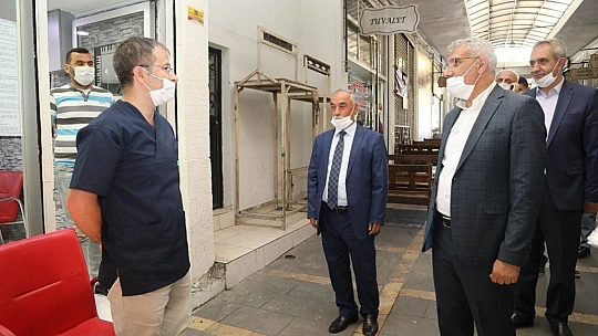 Başkan Güder Sahaflar Çarşısı'nı Gezdi