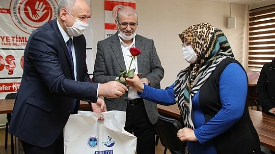 Başkan Güder, Yetim Annelerinin Anneler Gününü Kutladı