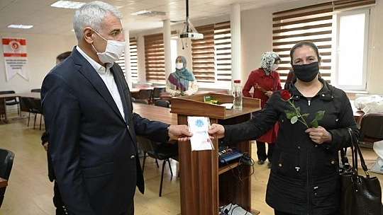 Başkan Güder, Yetim Annelerinin Anneler Gününü Kutladı