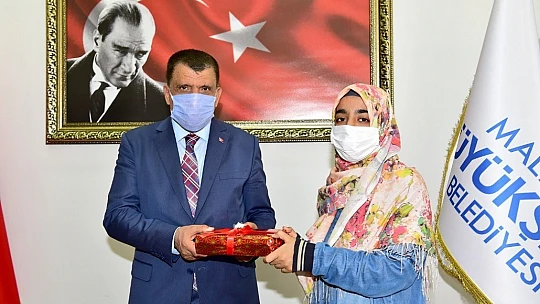 Başkan Gürkan, Gençler, 19 Mayıs'ı Yazdı