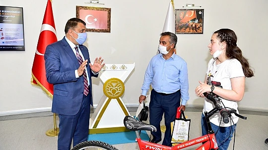 Başkan Gürkan, Gençler, 19 Mayıs'ı Yazdı