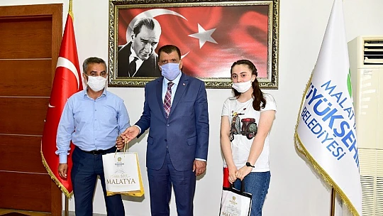 Başkan Gürkan, Gençler, 19 Mayıs'ı Yazdı