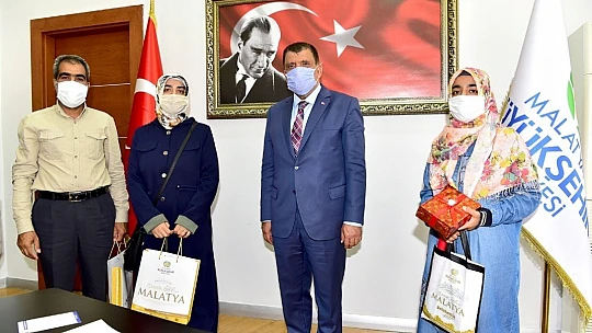 Başkan Gürkan, Gençler, 19 Mayıs'ı Yazdı