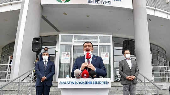 Başkan Gürkan Minibüsçü Ve Taksici Esnafına Maske Dağıttı