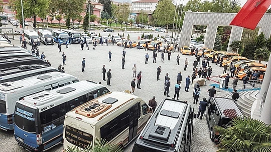 Başkan Gürkan Minibüsçü Ve Taksici Esnafına Maske Dağıttı