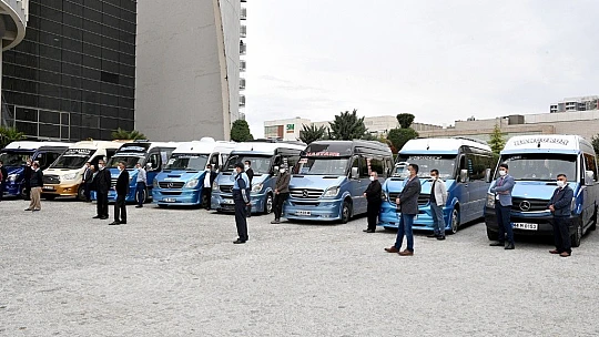 Başkan Gürkan Minibüsçü Ve Taksici Esnafına Maske Dağıttı