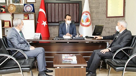 Battalgazi Belediyesi'nden Berber Ve Kuaförlere Maske Desteği