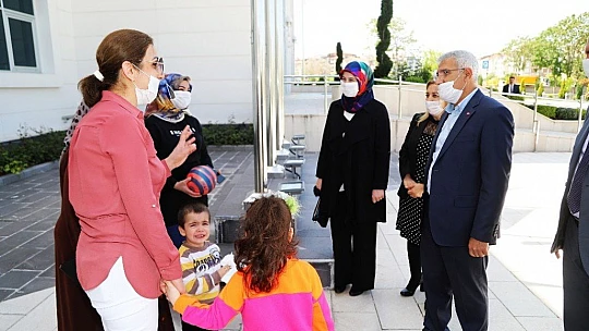 Battalgazi Belediyesi'nin Önü Cıvıl Cıvıl