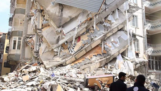 Malatya'da 25 Bina Yıkıldı, 20 Kişi Yaralandı