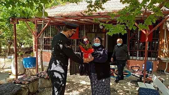 Jandarma Şehit Annelerini Unutmadı