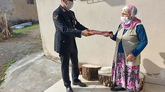 Jandarma Şehit Annelerini Unutmadı