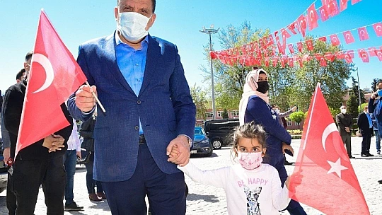 Malatya Büyükşehir Belediyesi Üstü Açık Otobüsle Sokakları Dolaştı