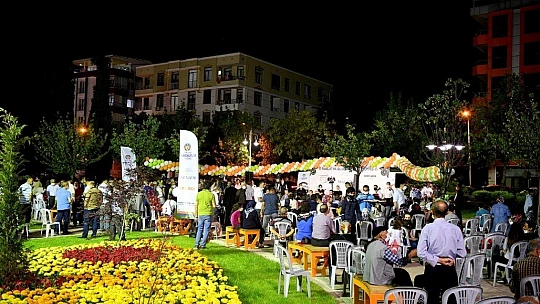 Başkan Gürkan, Yenilenen Sümerpark'ta Vatandaşlarla Hasbihal Etti