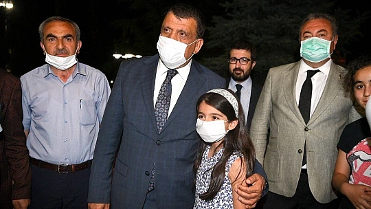 Başkan Gürkan, Yenilenen Sümerpark'ta Vatandaşlarla Hasbihal Etti