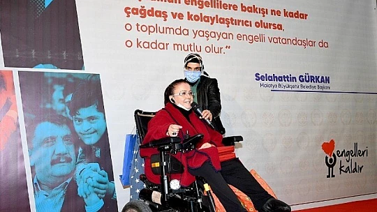 Engelli ve Engelli Yakını Ailelere Kışlık Kıyafet Hediye Edildi