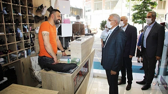 Şemsiye Sokak Gökkuşağı Görünümüne Büründü