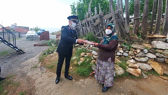 Jandarma Şehit Annelerini Unutmadı