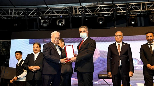 Kernek Meydanı Açılışında 'Kernek Onur Ödülleri' Verildi